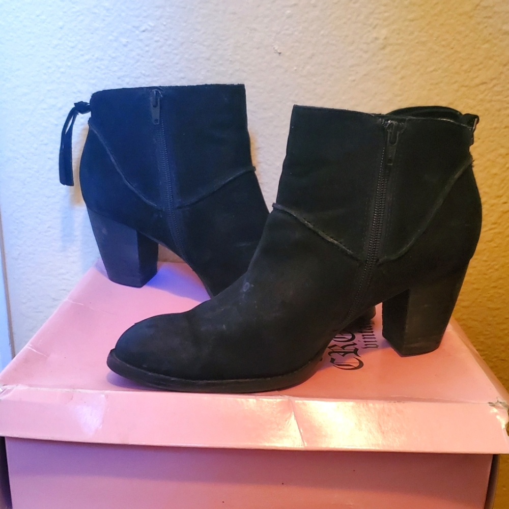 🆑 Crown Vintage Booties Size 9M 🆑